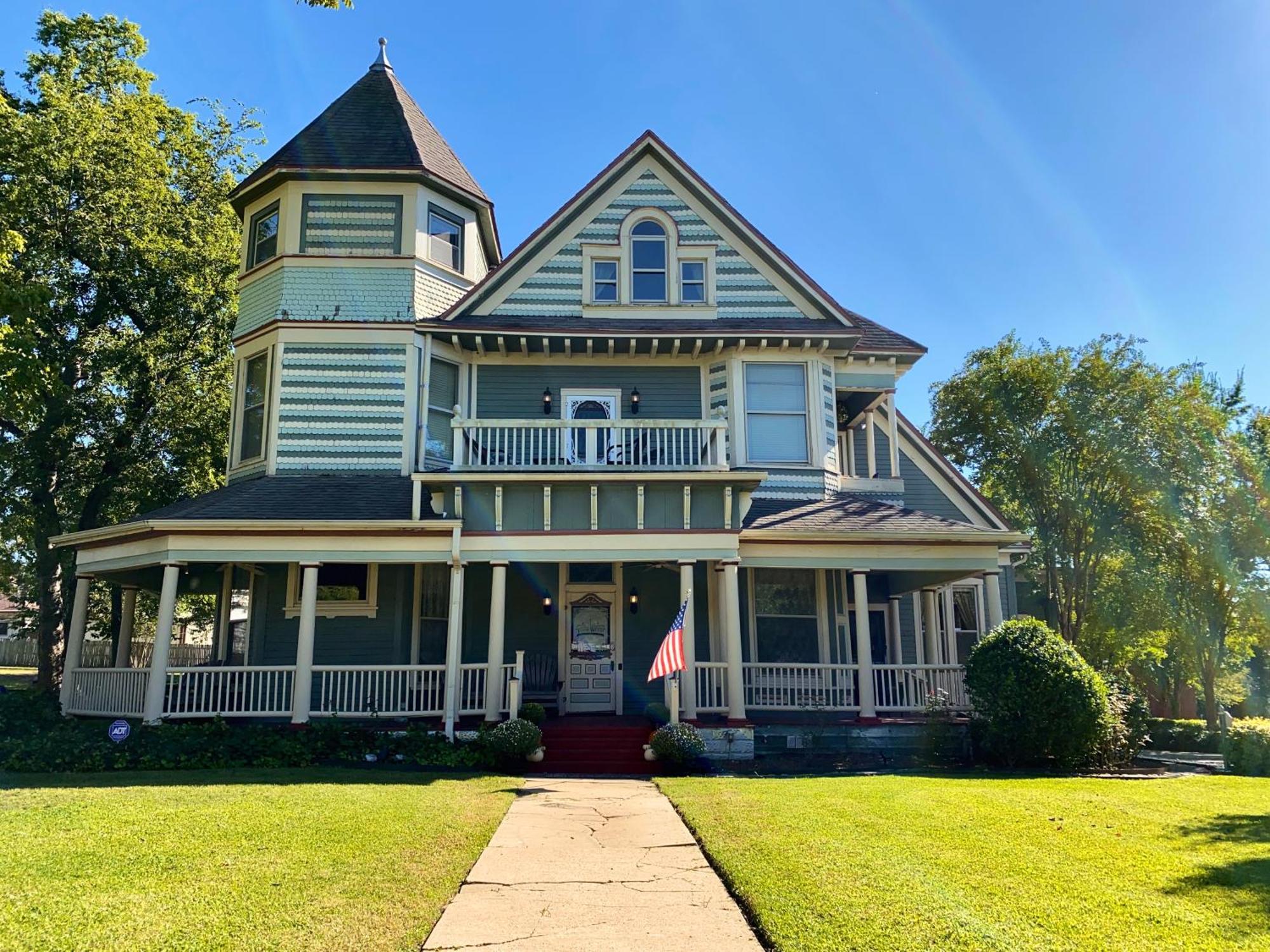 Four Winds Victorian Venue & Suites Bonham Exterior photo